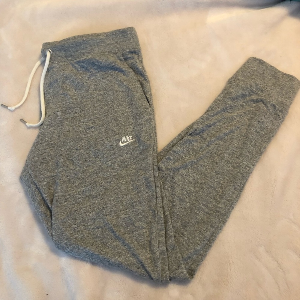 NEVER WORN!! Cropped Nike Joggers